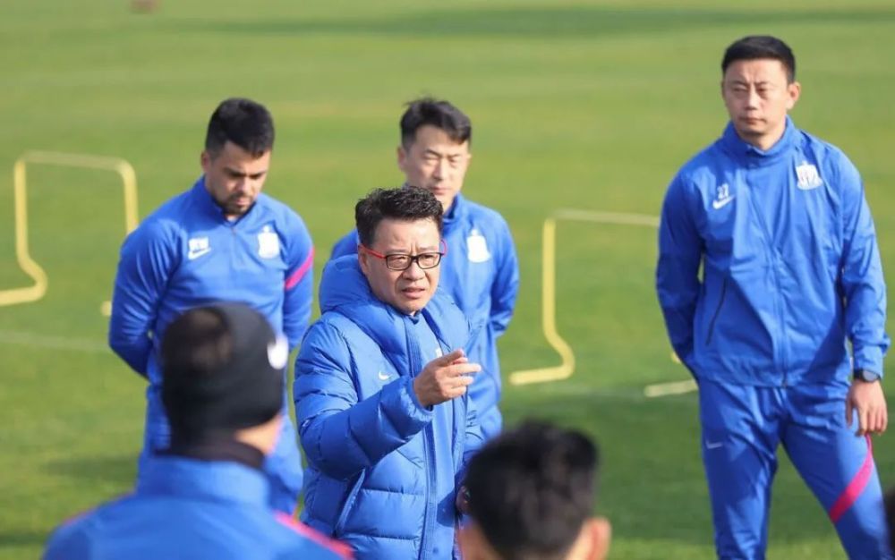 35岁的当达本赛季各项赛事出战14场，打进3球助攻3次。